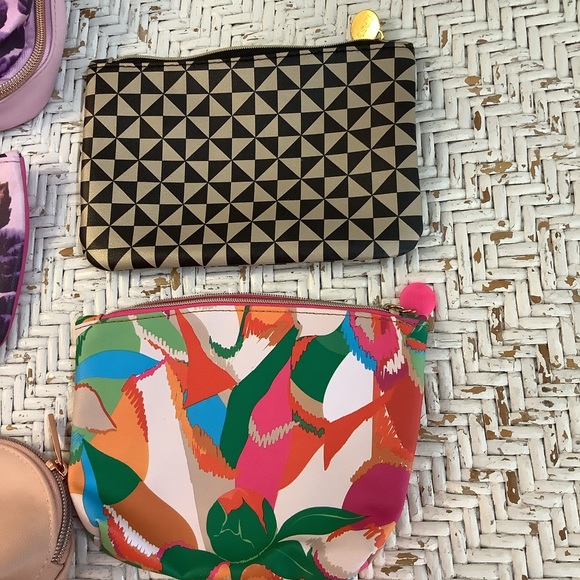 NEW! Set of 5 cosmetic bags. - Picture 3 of 5